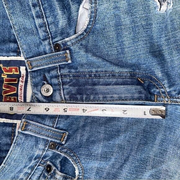 Levi's
511 Slim Cut-Off Denim Shorts
Stay cool in in 100% cotton sz… - Picture 5 of 8